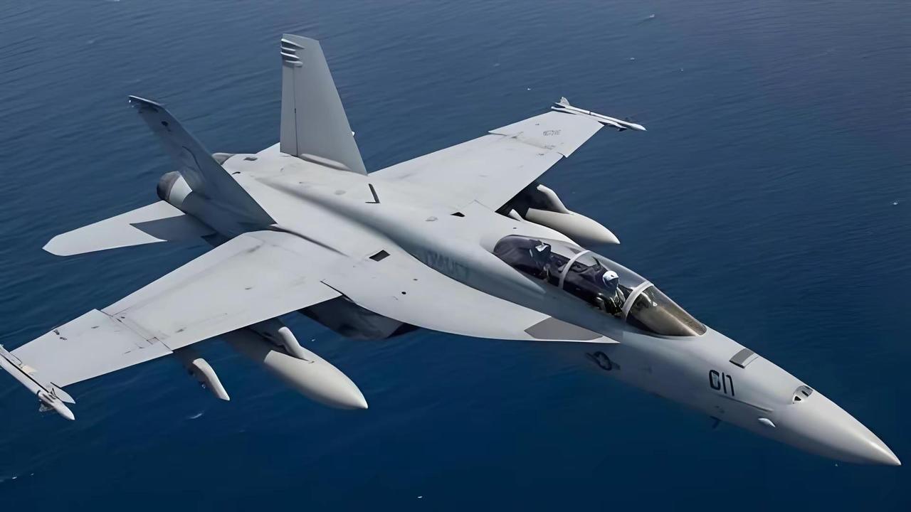 F/A18超级大黄蜂战斗机。
