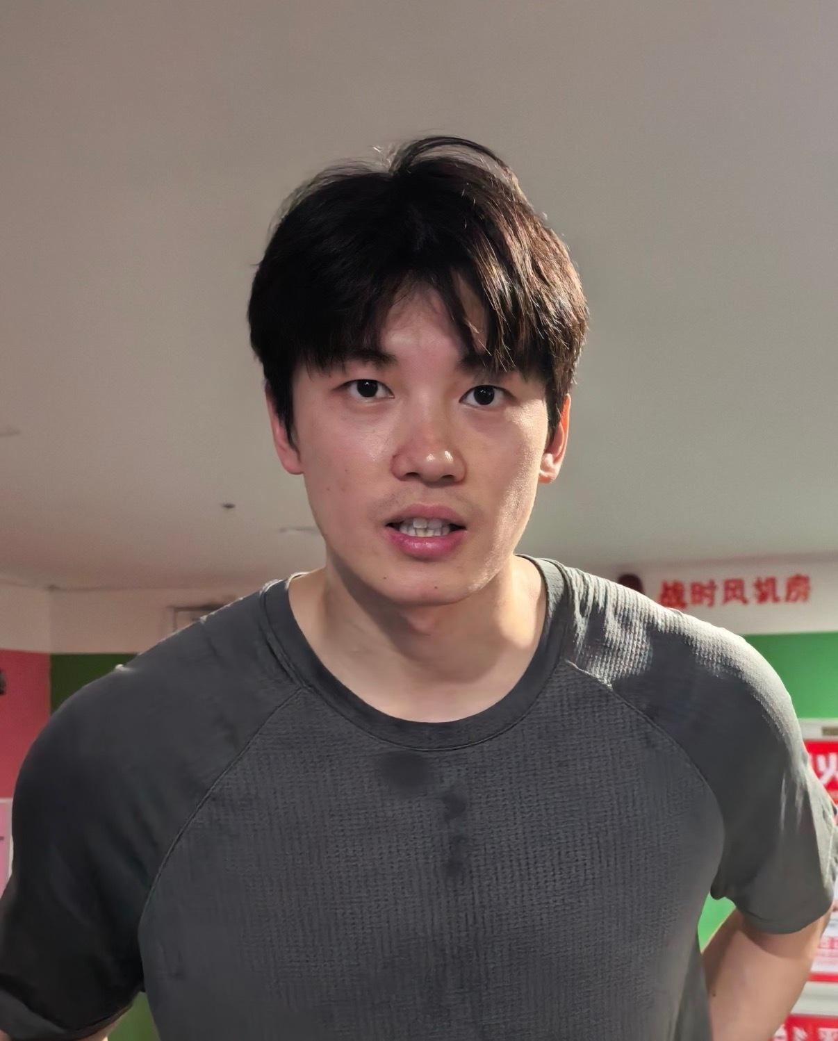 兔纸的苹果梗又藏不住了😣汪顺 ​​​