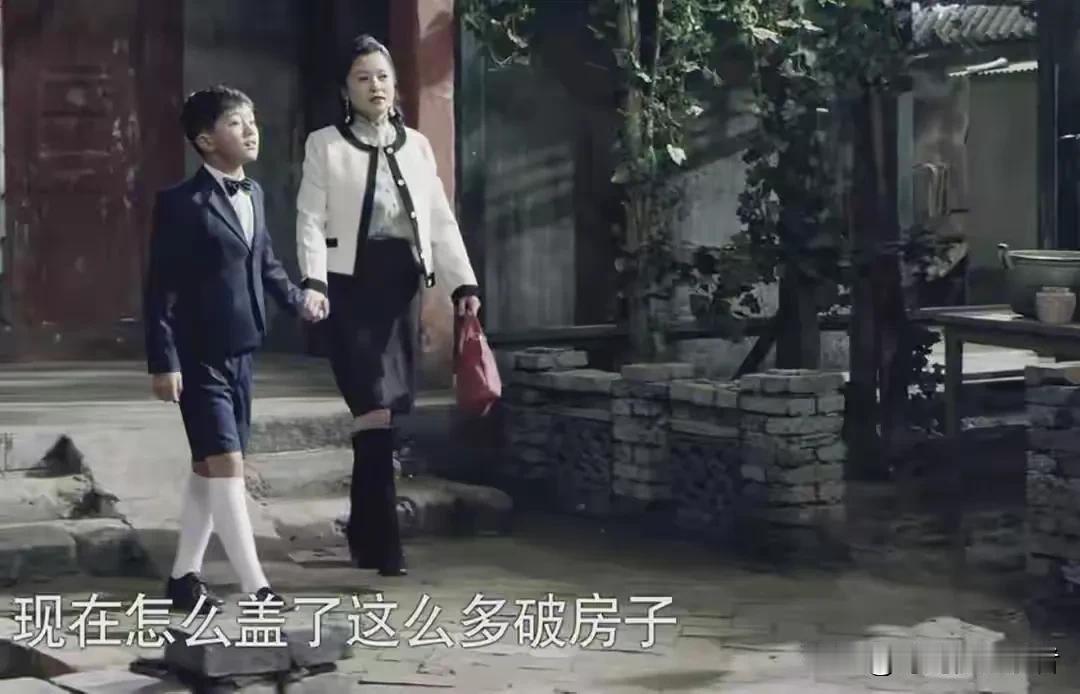 何冰、郝蕾主演的情满四合院傻柱最后和谁在一起了，傻柱最后和秦淮茹在一起了，虽然娄