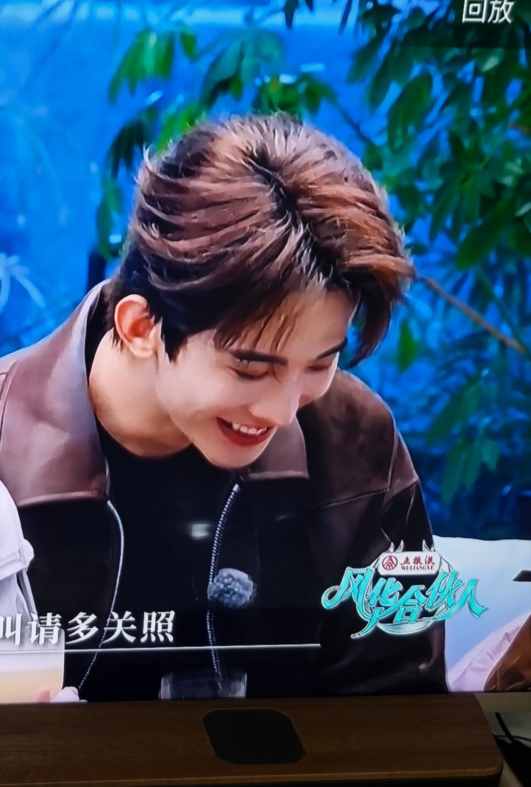 这个小朋友你在偷笑啥