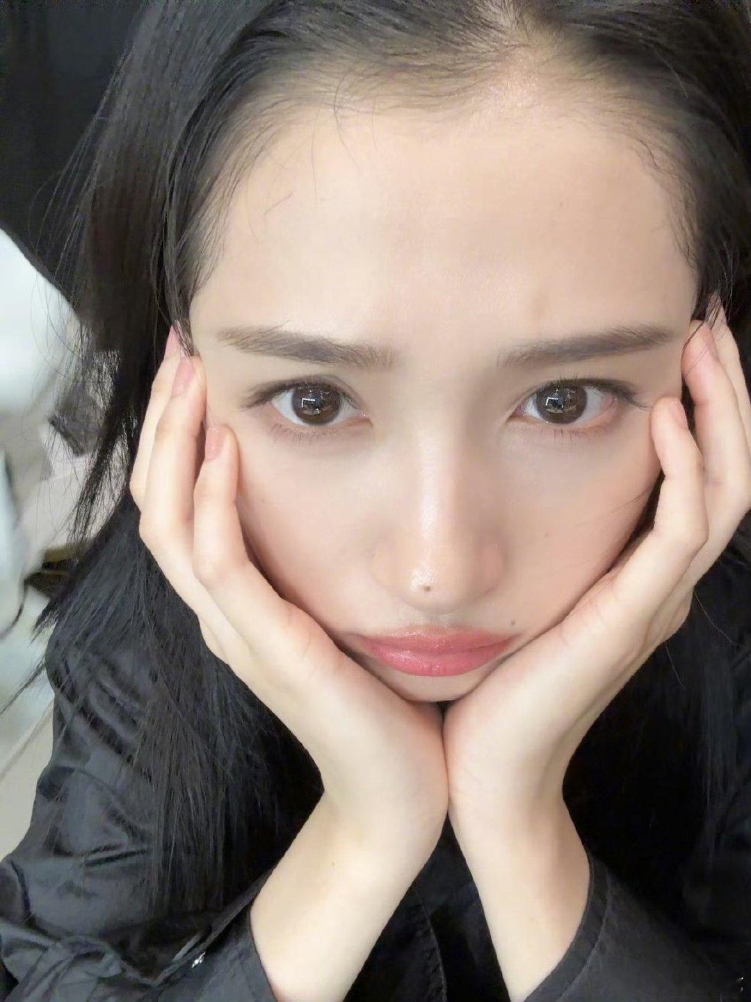 关晓彤说杀青后的第一件事修剪发尾关晓彤修剪发尾Live照关晓彤说杀青后的第一件事