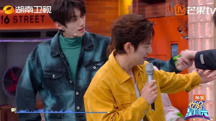 赖伟明我也是你们play的一环吗 你好星期六 答题环节孔雪儿邓凯挤一块砖，摇摇欲