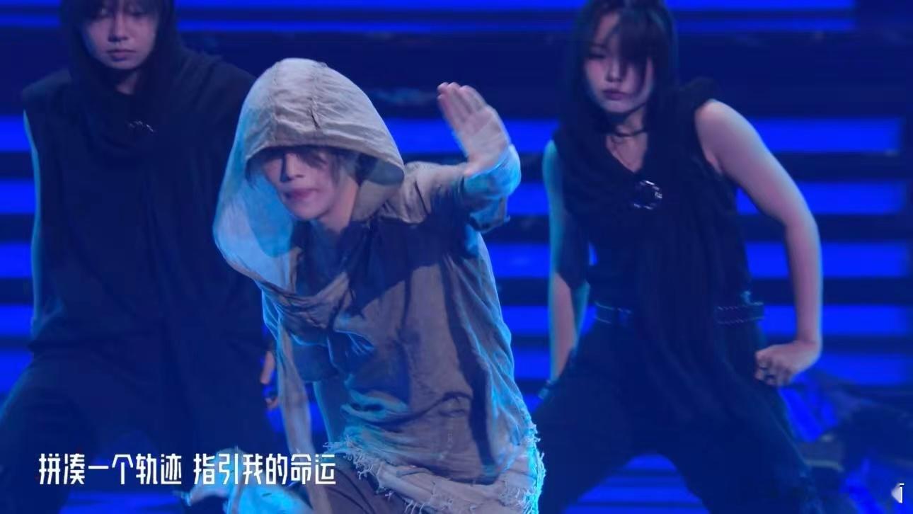 电竞圈有自己的内娱舞台司马光这舞姿太帅了，原来电竞圈也可以那么帅的呀～[舔屏][
