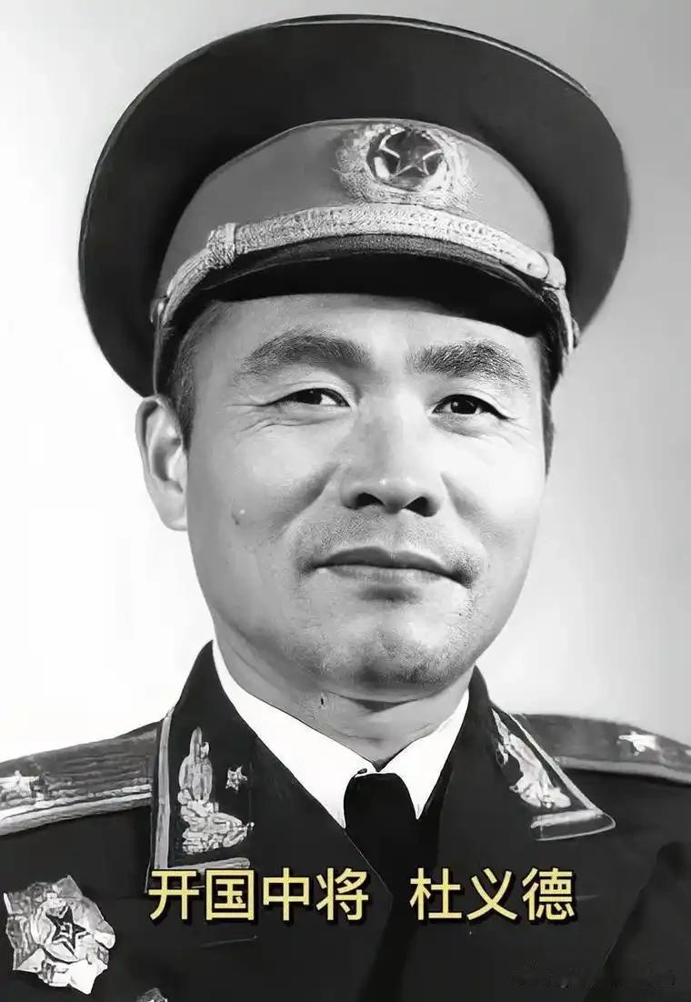 1949年，一个解放军军长回家探亲，亲娘就在眼前，他却装作不认识，还撒谎说：“大