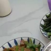 最好的状态就是，眼里写着故事，却不见风霜不羡慕谁，不嘲笑谁，活成自己喜欢的样子 