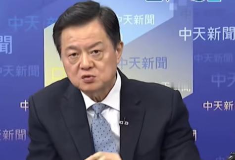 周锡玮在中天节目上说，日本和菲律宾就是一对“小丑跳梁”是笨蛋做傻事，他们的做法只