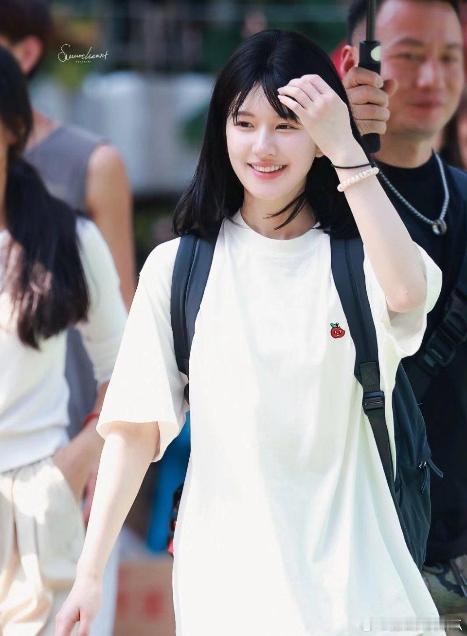 赵露思这个看起来跟高中生真的没什么区别 ​​​