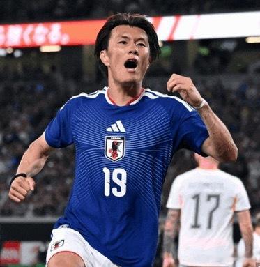 突尼斯vs日本其实不算开场的犯规点球和大半个球过了门线的进球，日本不到40分钟已