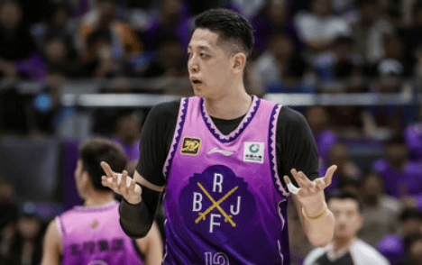 沈梓捷全场出战19分钟，5中4得到12分13板1盖帽