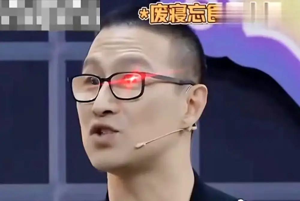 章子怡半夜五点刷开蚌直播，我跟着点进去也上头。

主播拿刀一撬，蚌壳啪一声，弹幕