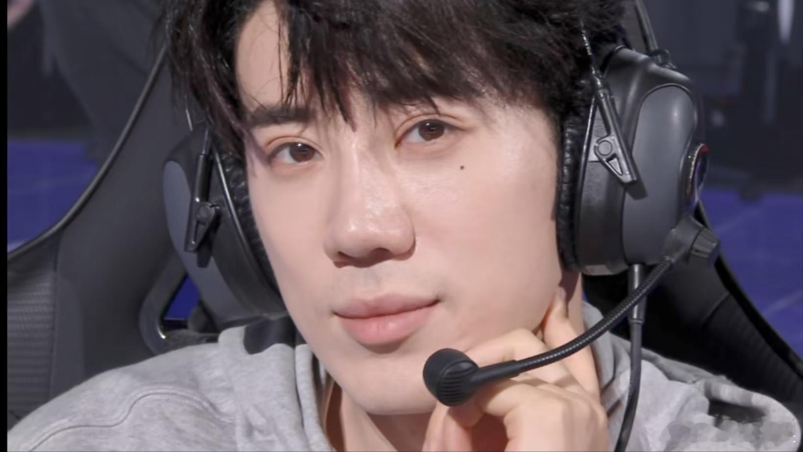 #鹭卓大喊卓沅打我##卓沅王一珩吃鸡淘汰鹭卓# 鹭卓在超新星运动会上的表现太可爱