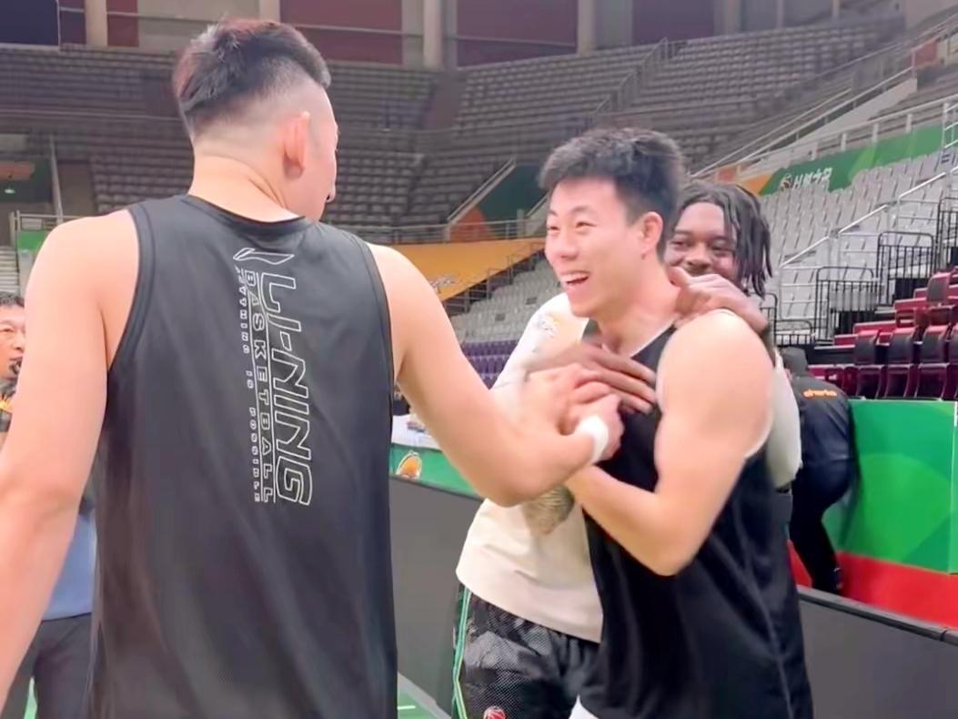 张镇麟叫付豪的妈也叫妈，你感觉到温暖了吗？

张镇麟打球之余，偶尔也会通过社媒发