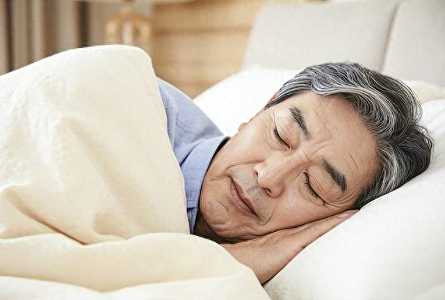 “饭后午休20分钟”被推翻?医生指出:上了年纪，午休要注意这点