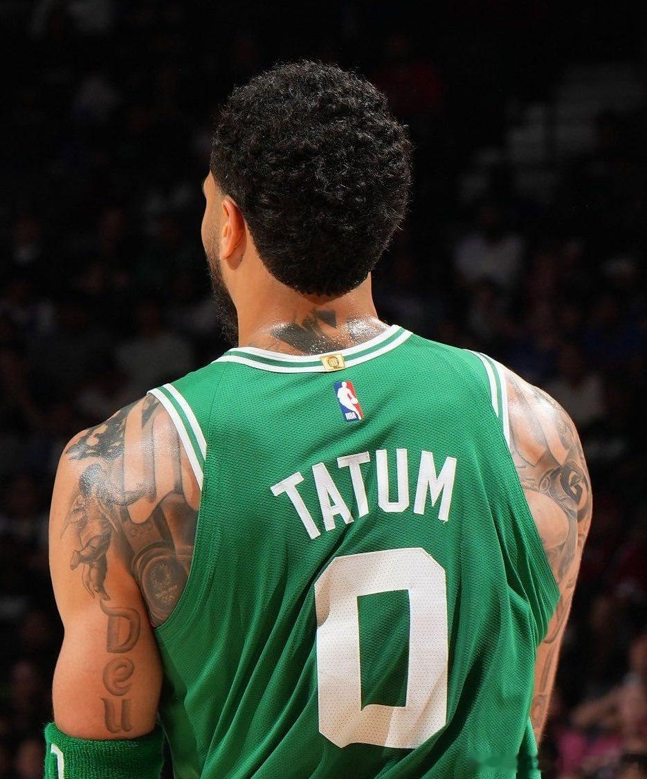 杰森·塔图姆！！！生涯季后赛得分累计3005分！今天NBA季后赛G3赢下76人的