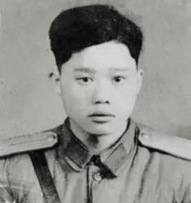 1951年，志愿军战士潘天炎感觉肚子疼，便跑到隐蔽处上厕所，回来后，却发现阵地上