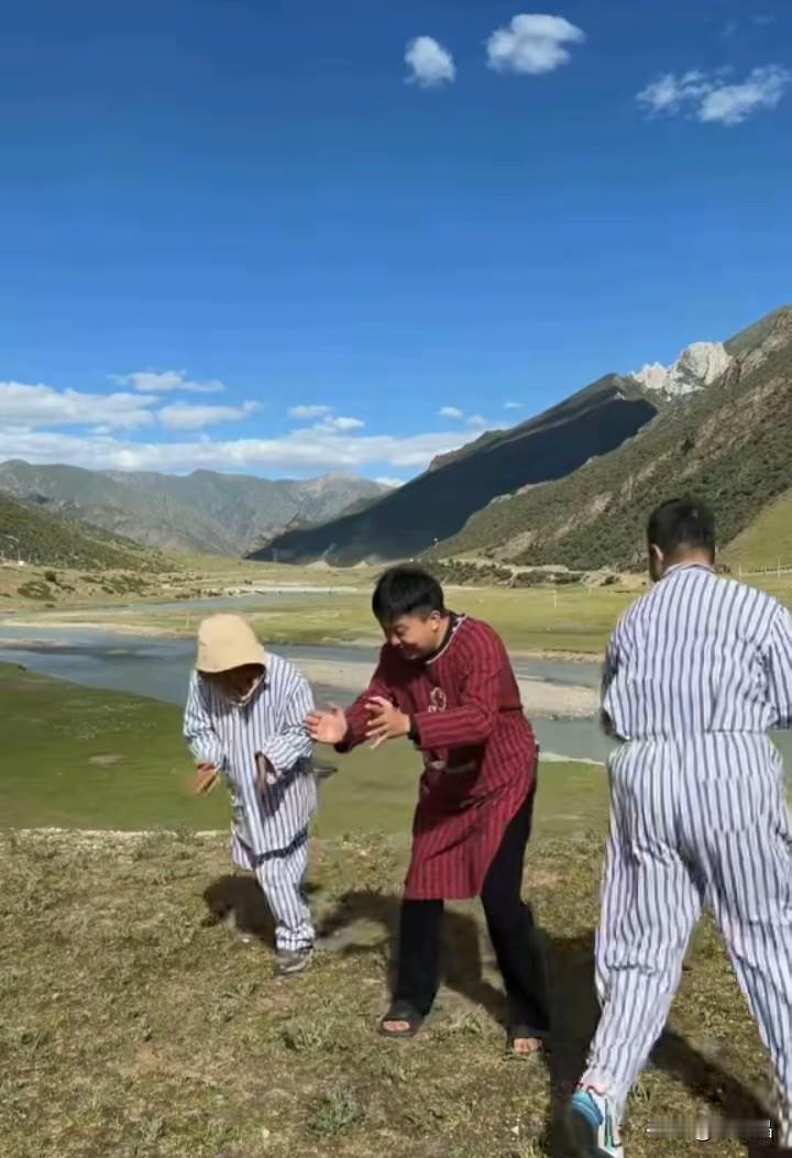 [赞]李要得得到奖励50万到底该不该捐款？有的网友说:不要让他把钱捐了，你们三个