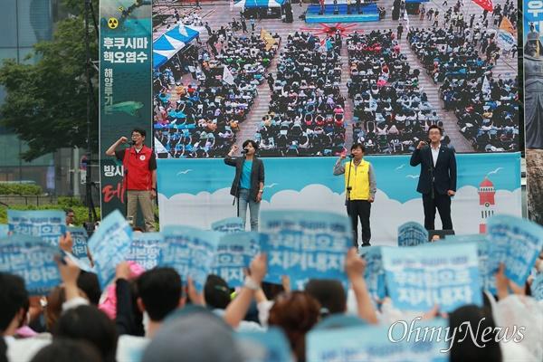 【韩国釜山市民示威抗议日本排放核废水】

在国际原子能机构（IAEA）总干事拉斐