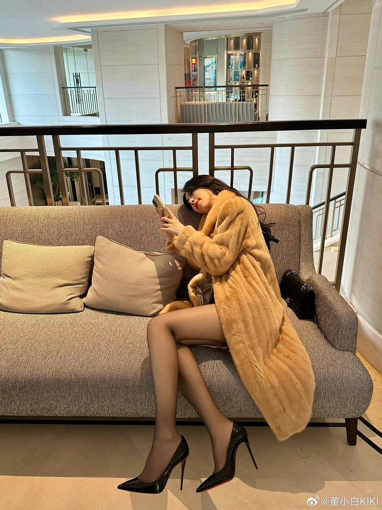 可惜梅花各心事，南枝向暖北枝寒。今日穿搭(ootd)红底高跟鞋 ​​​