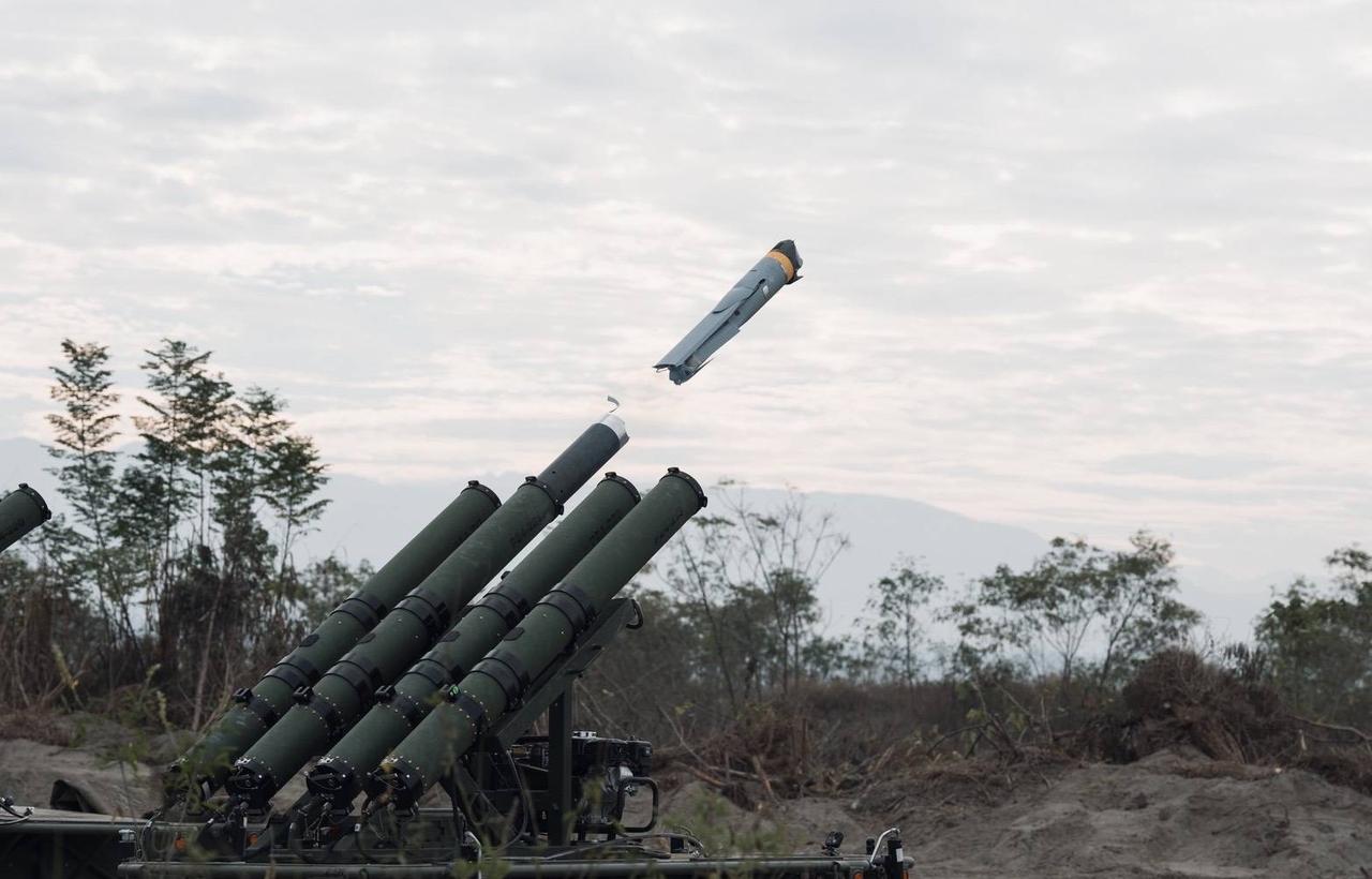 12月18号，顾🐸观看了🐸军进行的ALTIUS-600M实弹演习。烽火问鼎计