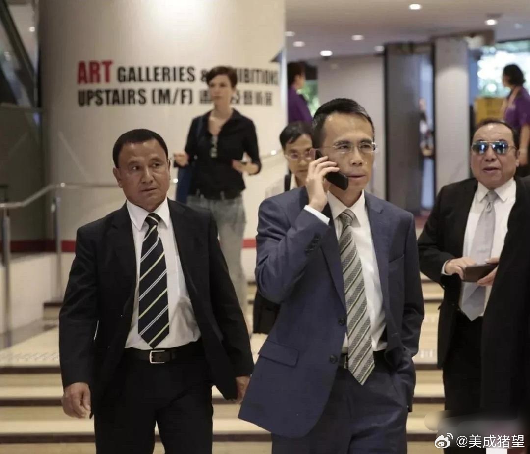 李嘉诚的大儿子长得真的是吓人！ 面相学再次塌陷￼ 