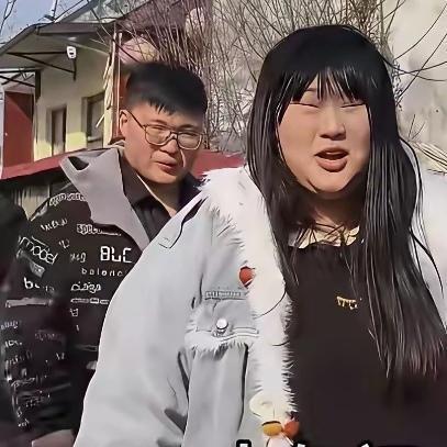 初二回娘家本是喜事，可大衣哥女儿朱雪梅刚结婚不到一周回门，却状况连连！老公不仅一