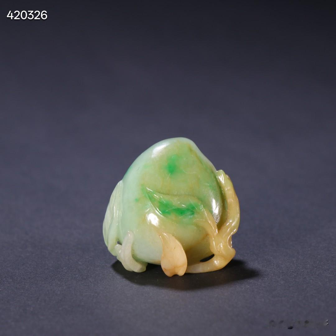 清代 翡翠寿桃。
规格：宽3*3.5cm