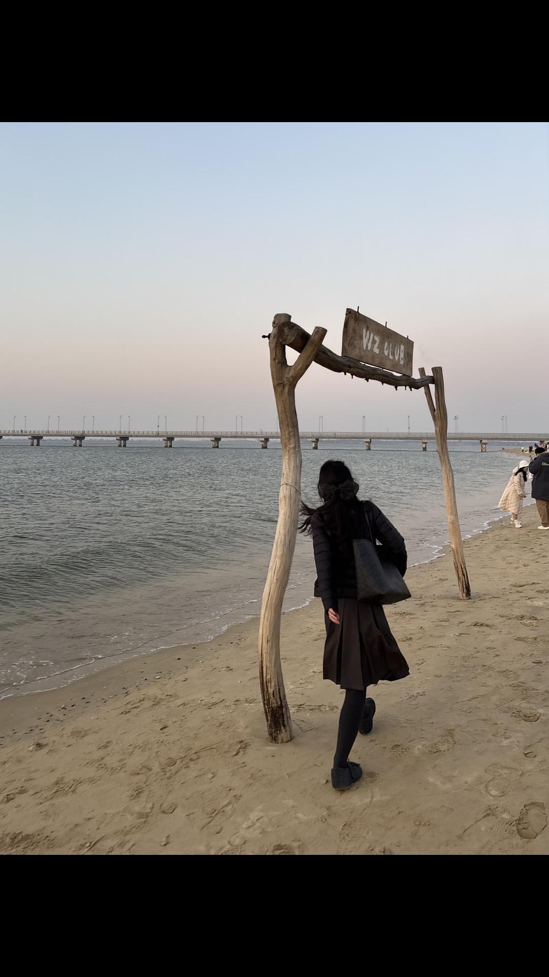 她一定比我成熟