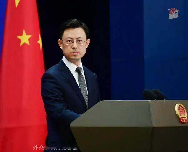 这场外交交锋火药味十足！
泽连斯基突然在布鲁塞尔抛出重磅指控，直言中国援助俄罗斯