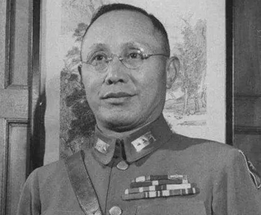 1949年，何应钦本不想去台湾，却收到了蒋介石的警告，只好硬着头皮飞去了台湾。期