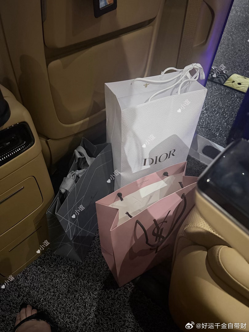 “不用算生日礼物，喜欢就买了，开心最重要。”[泪][泪]爆哭 好漂亮的包包👜 
