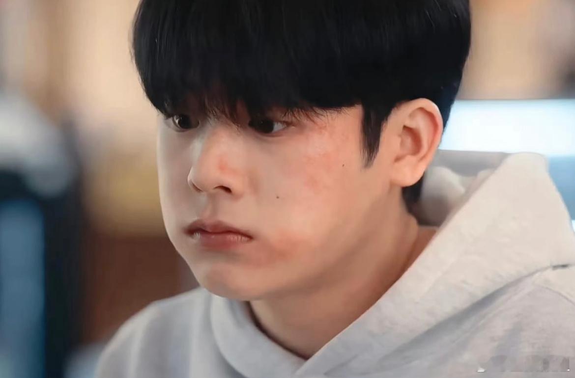 很吃李正夏/李正河的颜！超能异族里就认识他啦～ ​​​