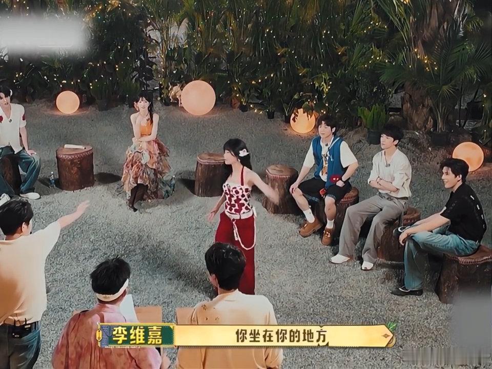 万妮达画人像画到缺氧埋头沉浸画画太久啦，连自己缺氧头晕都没第一时间察觉哇 