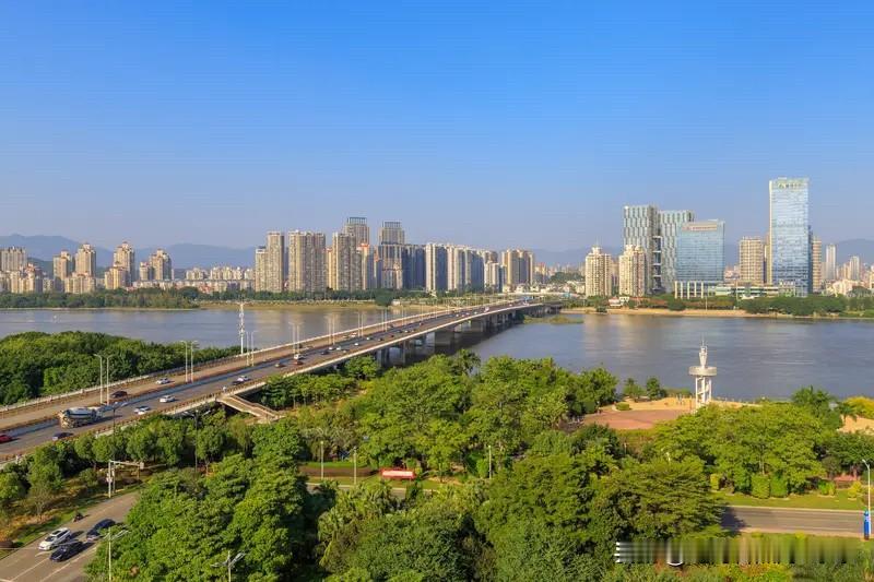 福州近18个月二手房行情复盘：豪宅板块泡沫持续出清，城市基本面长期具备支撑

一