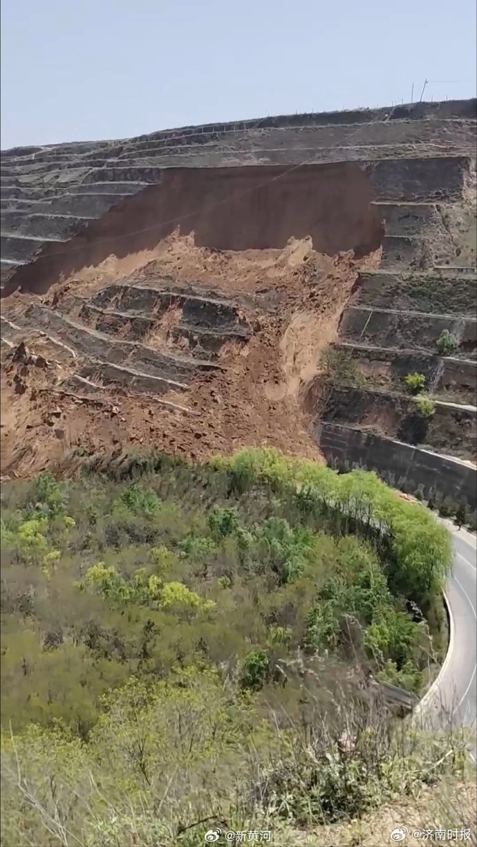 【#甘肃镇原发生山体垮塌掩埋公路#】#官方回应甘肃镇原发生山体垮# 4月23日，