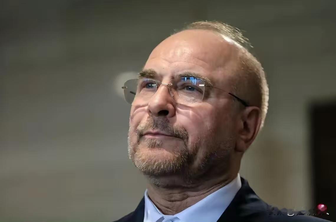 伊朗新最新消息
4月27日，伊朗议会261名议员突然抱团发声明，全力支持议长卡利