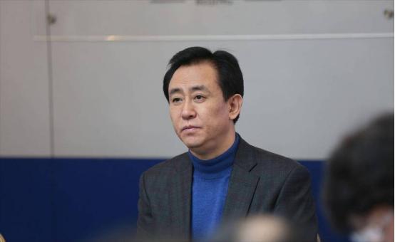 许家印倒下以后，昔日围绕恒大的那些人又被重新翻了出来，有明星因为十几年前参加过一