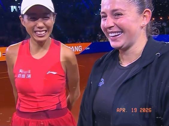 张帅/奥斯塔彭科获斯图加特500亚军！
第二盘第7局，张帅发球局，对手逼出1个冠