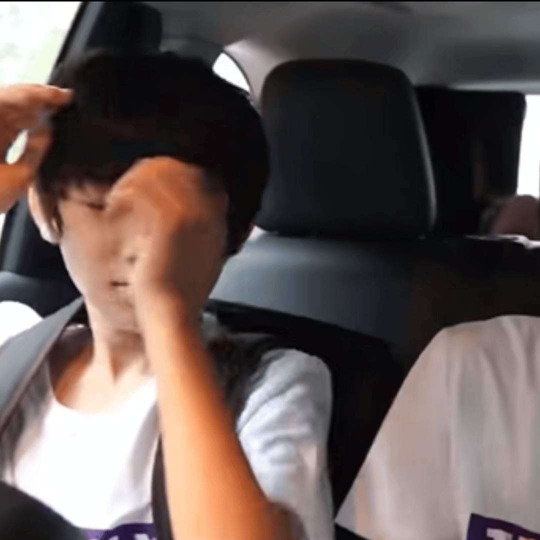 我们来看看不玩小手机的肥仔在车上的一路都干了些啥，给自己当了一会托尼，欣赏了一下