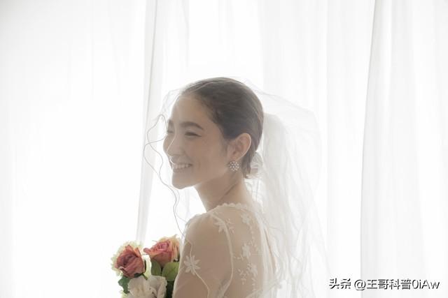 女人想让你追她时，会开不少“后门”。比如她会主动找你聊天，今天跟你分享吃到的美食