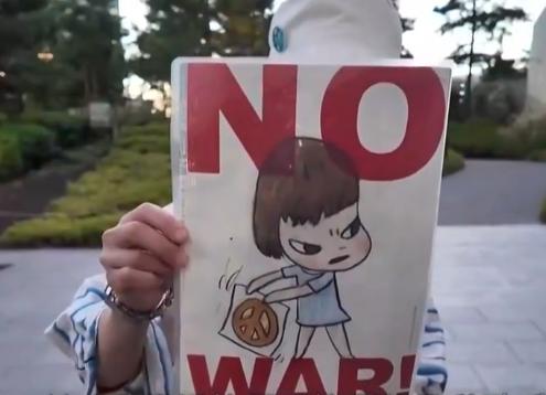 日民众抗议修改无核三原则 ，防暴警贴身跟随随时准备抓人！

近期，围绕日本政府可