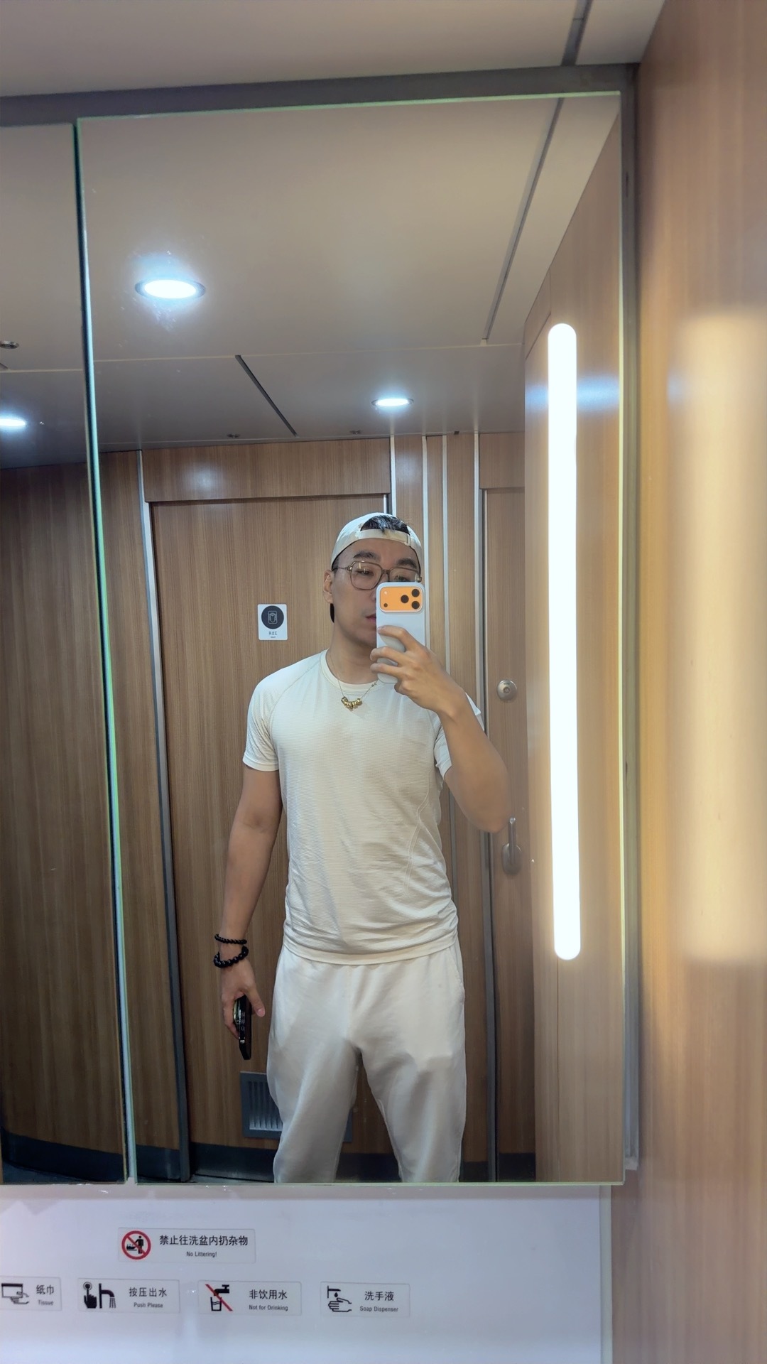 如果你找不到我，就说明我还没睡醒。今天下午2:00的时候醒了一下。我试图爬起来，