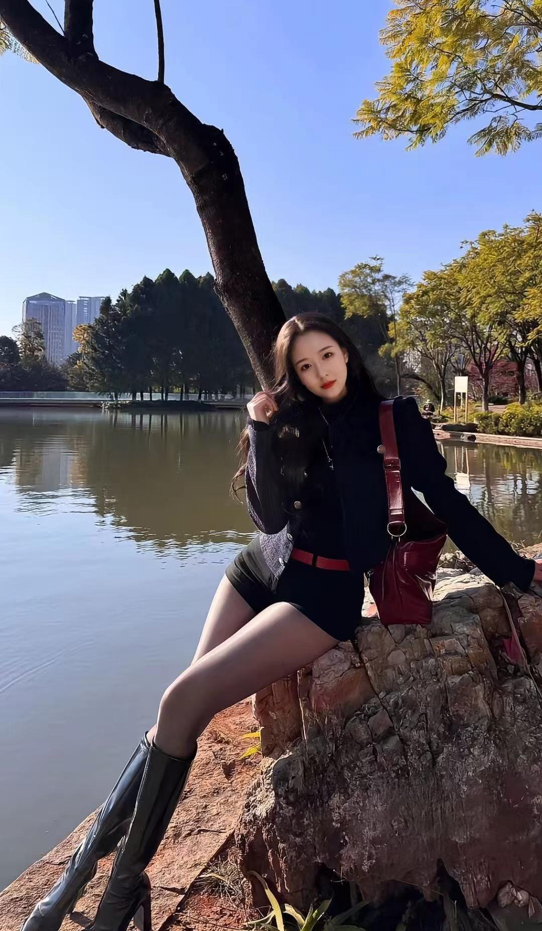 秋日公园穿搭，时尚与自然完美融合🍂👗👠