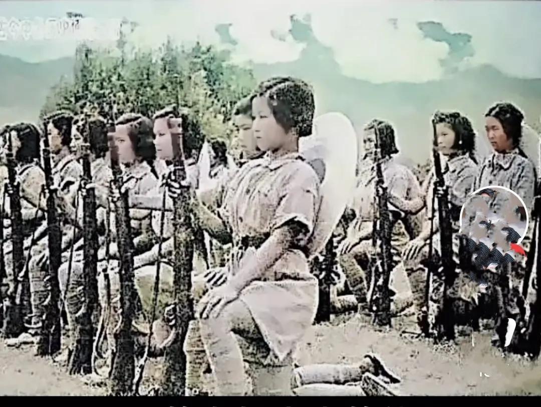 抗战国军女兵的真实照片
在面对国家、民族存亡之时，她们在本该上学的年龄，却毅然拿
