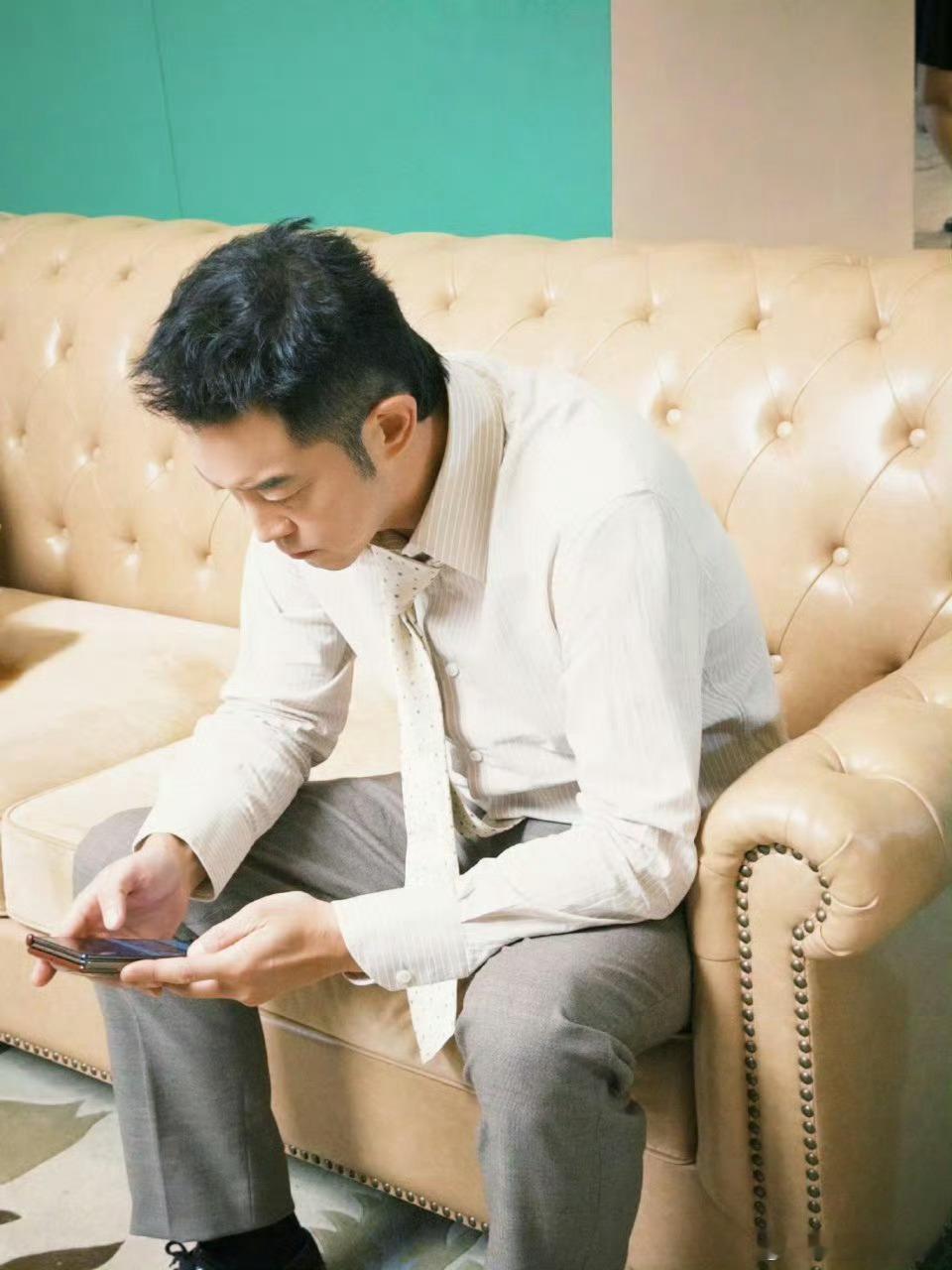 沙溢开始减肥了沙溢老师真的太有男演员的基本素养了，又开始减肥了，直接瘦出肌肉了！