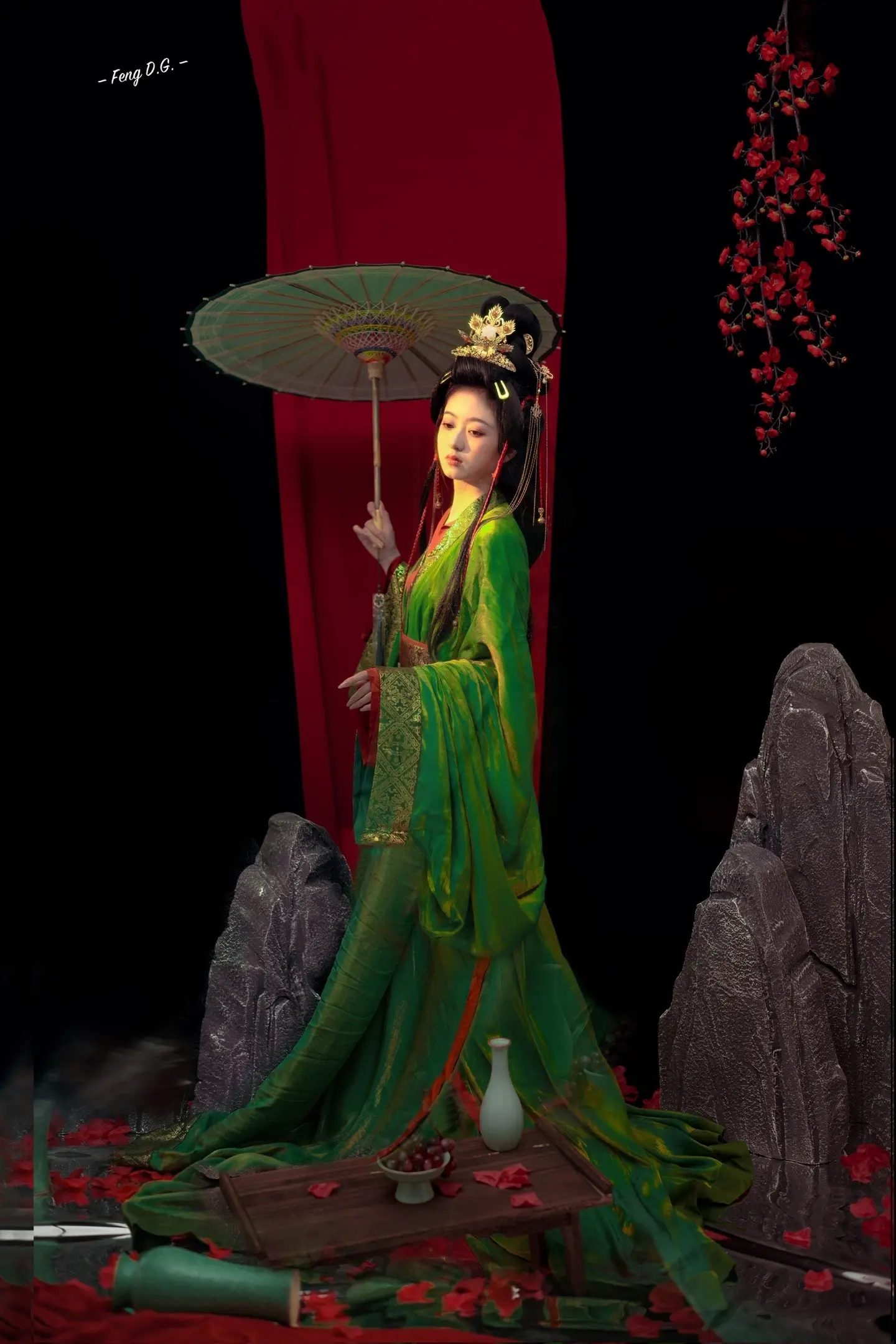 战国袍，宿命之衣。生于乱世之衣，葬于美人之身。 追溯一下，满是遗憾。 ...