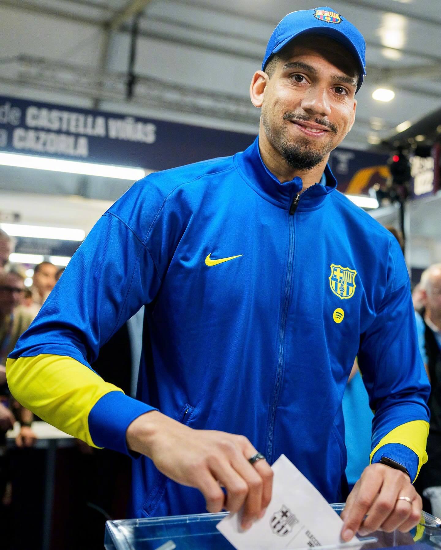 🗳️回顾大选投票现场，弗爷爷带领他的好大孙们在巴萨5比2塞维利亚 赛后投出自己