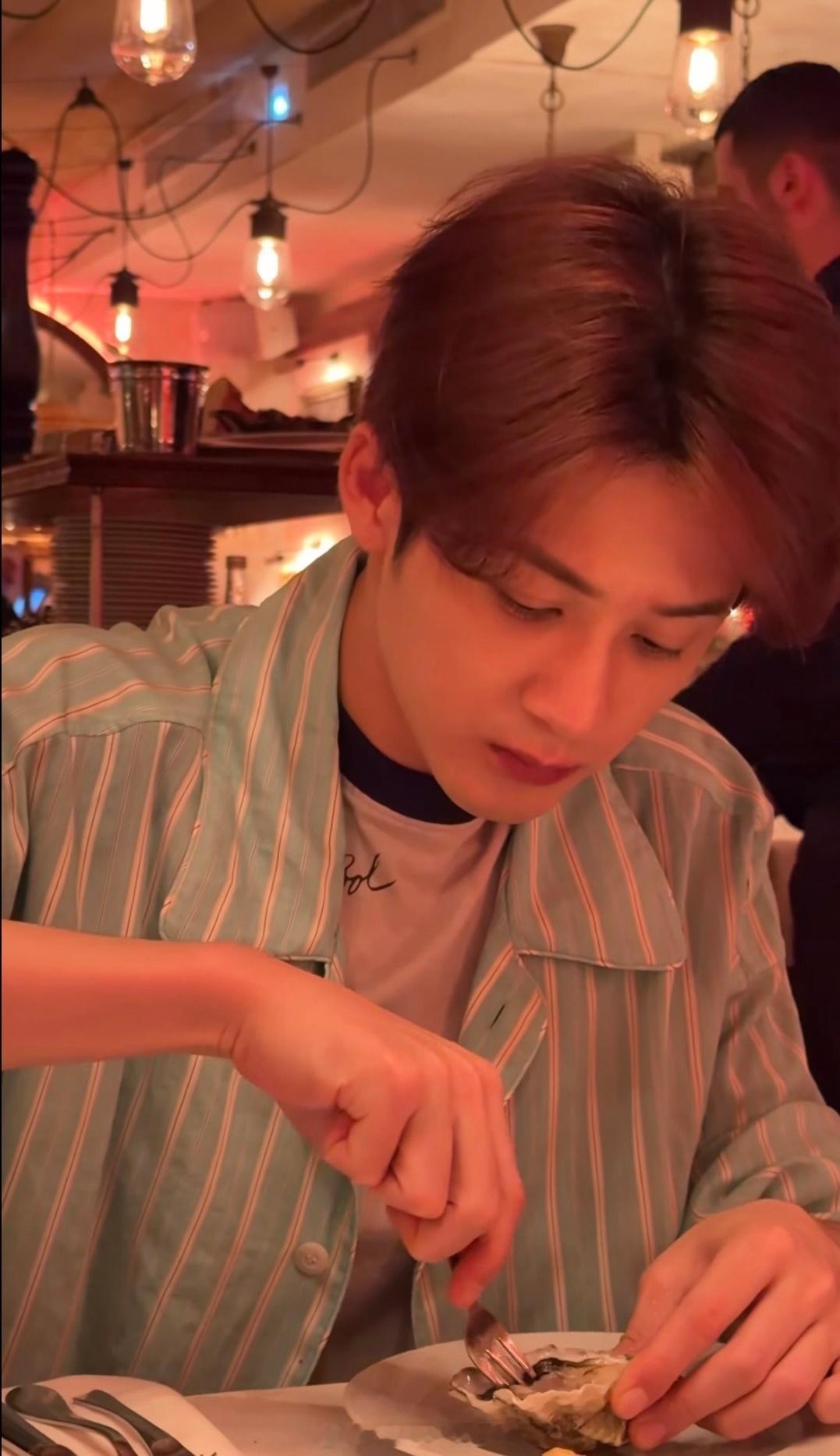 剧方:我们有一个卧底成功的角色檀健次:什么时候开机檀健次我们好像太暧昧了jct檀