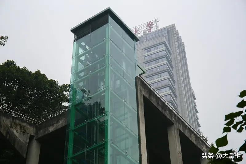 当代社交修罗场生存指南：如何用脚趾抠出三室一厅还不失优雅！
 
 最近微博热搜当