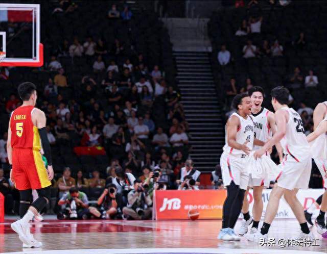 惨败日本二队20分，郭士强是时候承担责任了吗？媒体人：主动点