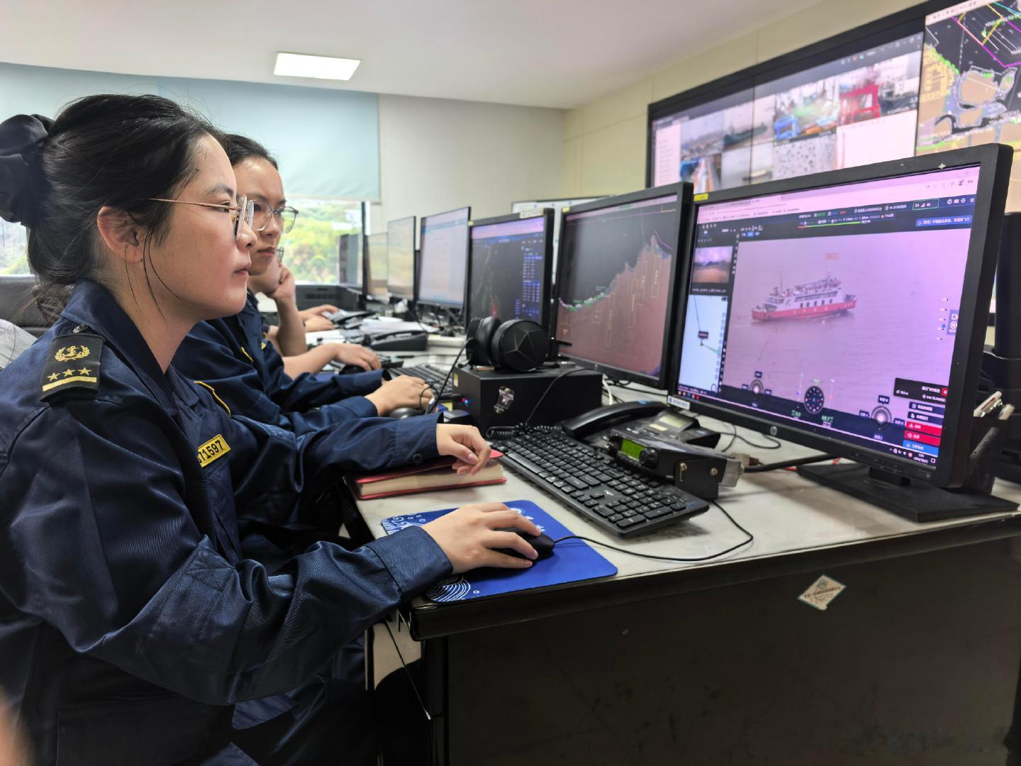 【受台风蔷琵影响 浙江宁波22条沿海客运航线陆续停航 】受台风“蔷琵”影响，宁波